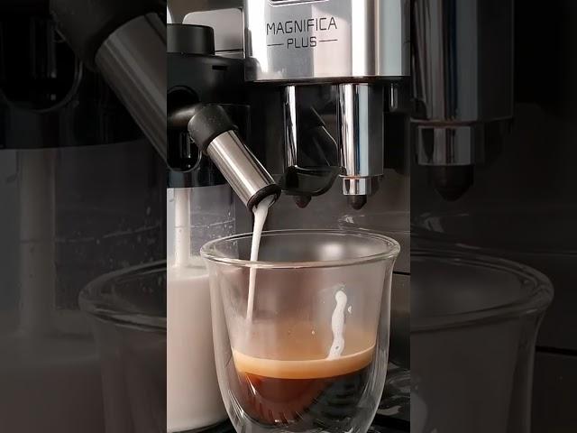 Delonghi Magnifica Plus: Flat White Recipe + Extra Shot  #coffee #delonghi #magnifica #flatwhite