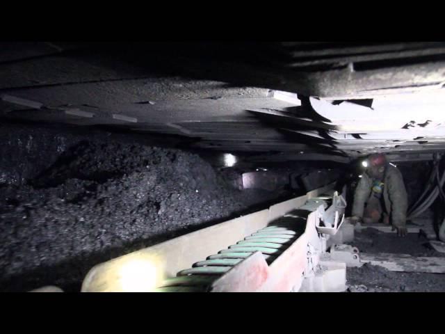 Технологии в действии: очистной комбайн УКД-400 в работе под землей
