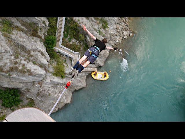 Kawarau Bridge Bungy Jump in Queenstown, New Zealand