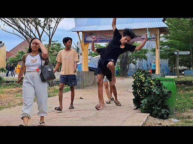 BUSHMAN PRANK IN SAWARNA BEACH || REAKSI KAGET PALING KOCAK PARA LAKI