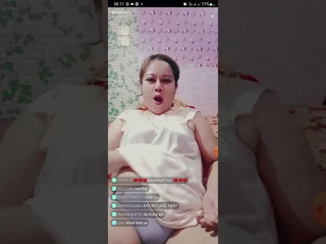 Bu Lurah Pijat Tipis2, Hot , Pijat Dewasa dan di elus usap.Mbah Maryono Pijat wanita cantik dan sexy