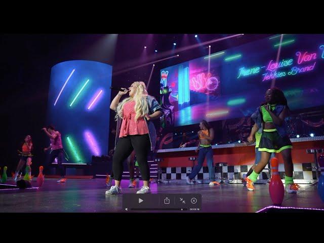 Irene-Louise van Wyk - Tekkies Brand (Live at Sun Arena / Afrikaan is Groot 2022)