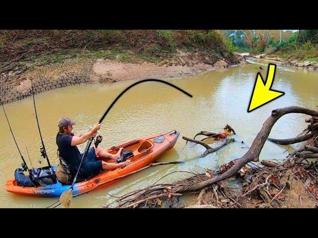 The BIGGEST KAYAK FISH I’ve ever seen caught!!