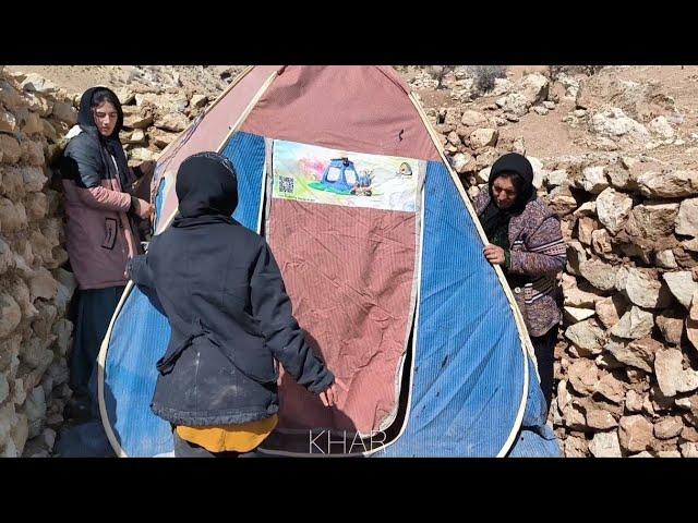 Help in difficult situations: Operator and Masoumeh in the rain