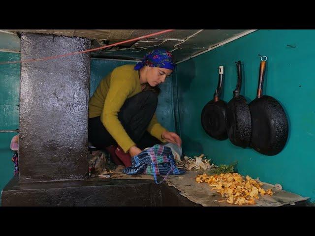 Unbelievable Life of a Family Living Far from Civilization in the Mountains