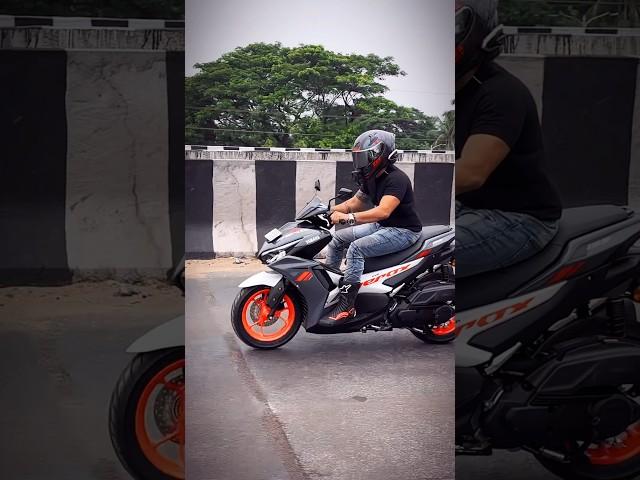 Scooter mein Bike ka Power #yamahaaerox #yamahalover #aerox155 #bestscooter #youtubeshorts