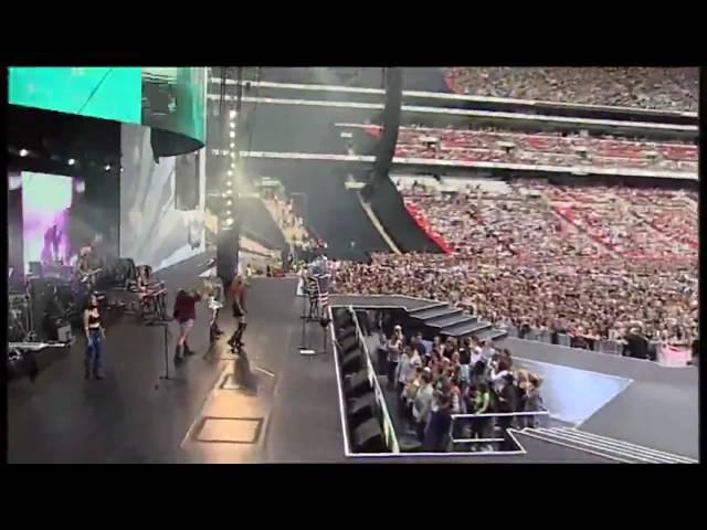 Ke$ha - TiK ToK (SummerTime Ball Performance)