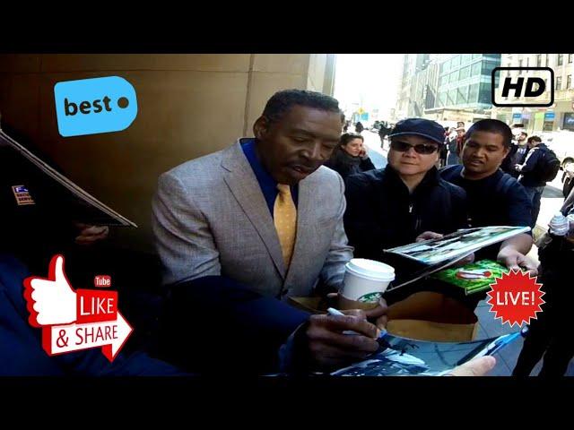 Ernie Hudson (Ghostbusters) in NYC Signing Autographs For Fans