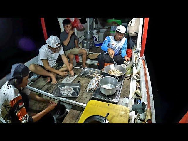 MAKIN PUAS!!! SORE STRIKE IKAN MALAM NYA CUMI CUMI LANGSUNG MASAK DI ATAS PERAHU - DAY 2 PART 2