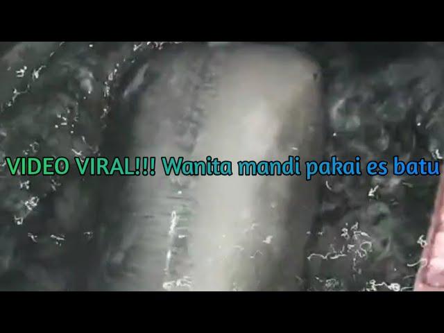 VIDEO VIRAL!!! Wanita mandi pakai es batu