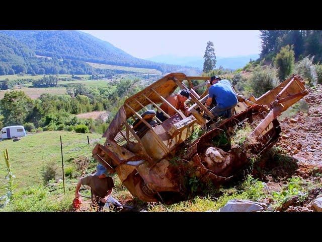 Rescuing A Cat D4D Dozer Abandoned for Years on a Steep Hillside
