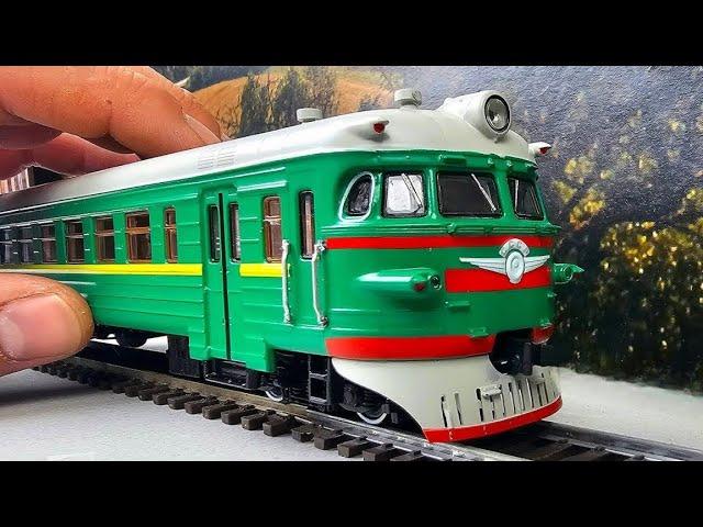 Model of the electric train ER2 scale 1/87. Our Trains No. 14. About trains