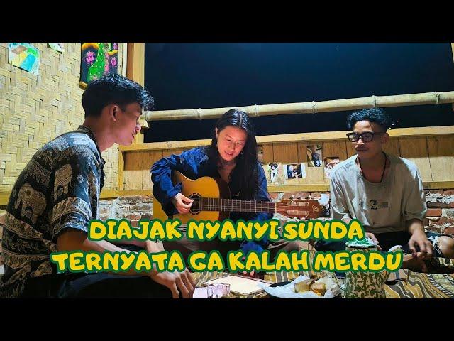 MERDUNYA SUARA TAMU INGGRIS NYANYI LAGU SUNDA