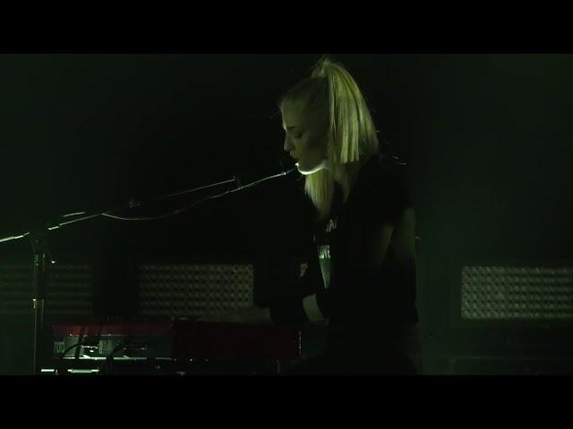 London Grammar - Truth Is A Beautiful Thing (Live At Brooklyn Steel New York 08-01-2017)