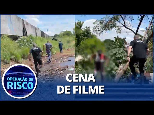 Policiais se camuflam na passagem do trem para dar bote em traficantes