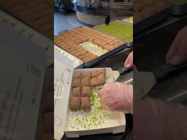 Lezzetiyle diğer baklavaları unutturan Soğuk Baklava