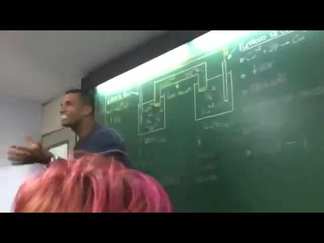 Professor Dando Aula Cantando Funk Na Escola ((PARTE 1))