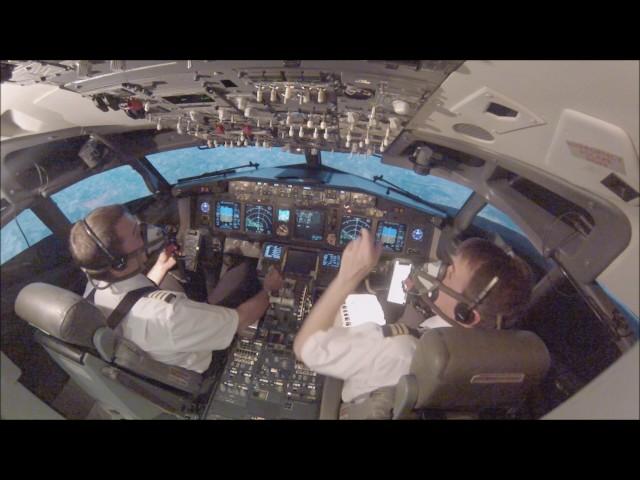 B738 Rapid Depressurization & Emergency Descent Demo