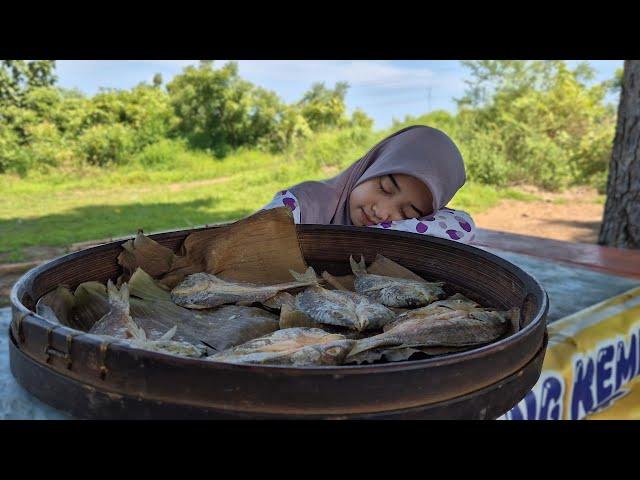 ASLEEP...!!! FISH EATEN BY CAT || ORPHAN GIRL SURVIVES || SIMPLE VILLAGE GIRL