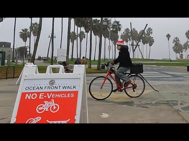 Wet Pre-Christmas Stroll down Venice Boardwalk