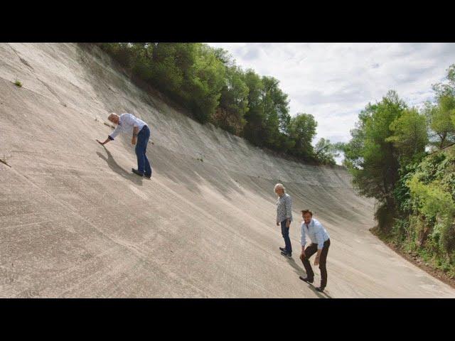 Racing on a banked track (part 2) Richard Hammond, Jeremy Clarkson and James May - The Grand Tour