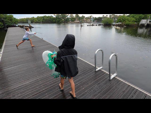 MULLET DIDN'T STAND A CHANCE!!  Can we throw a Cast Net better than you...?