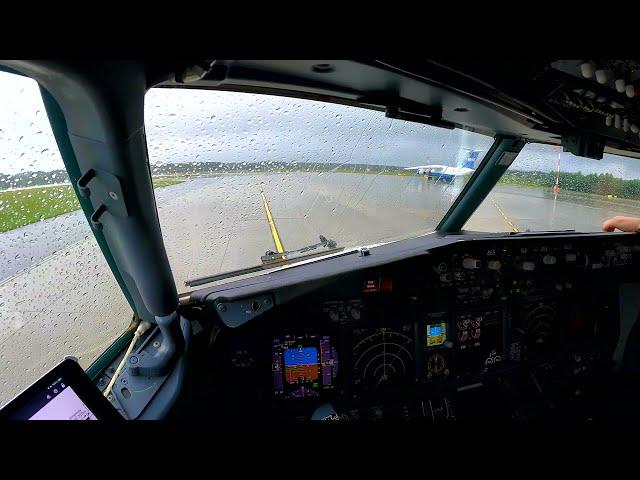 4K - Boeing 737 Departure in Heavy rain at 60fps