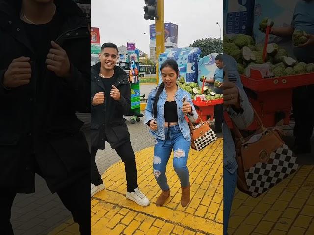 En las calles haciendo mi baile viral 