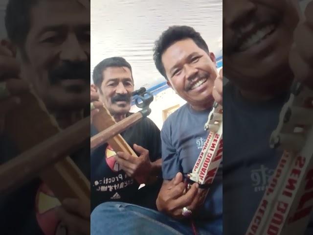 kecapi bugis oleh sabri nangkah dua bersaudara p, ma, alla,,, patteppu teppuanna toriyoloe,