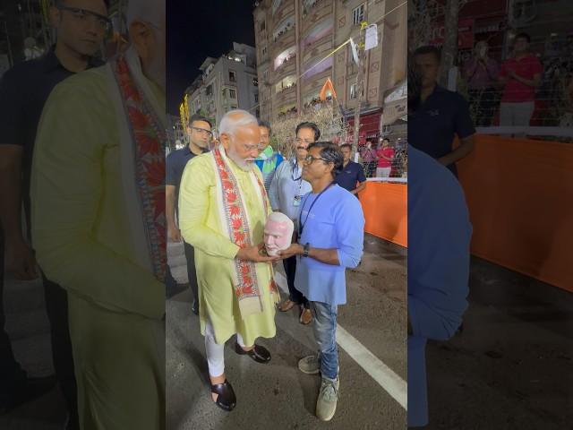 PM Modi interacts with creator of 'Modi Mask' in Patna | #shorts