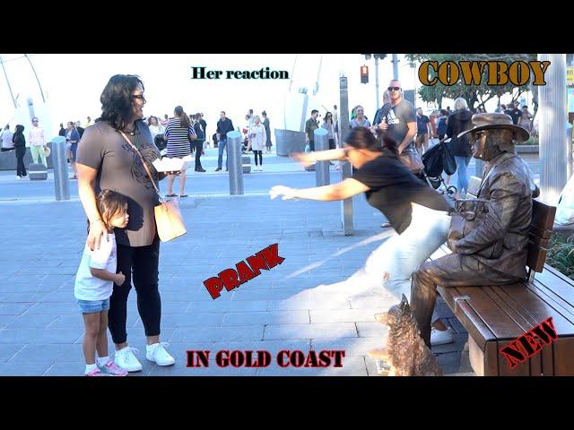 #Cowboy_prank in Gold Coast. super reactions.statue prank