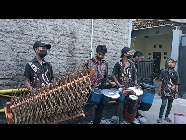 ANGKLUNG LARAS WULUNG,  KELILING KAMPUNG JAKARTA #angklung #angklunglaraswulung #senibudaya #ngamen