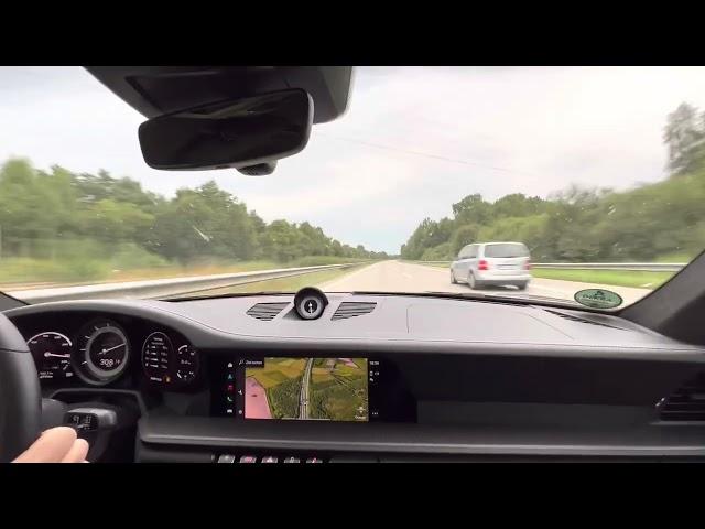 Porsche 992 GTS 321 kmh Autobahn run