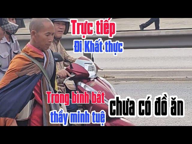 chia sẽ yêu thương Thầy minh tuệ sáng sớm bình bát còn trống