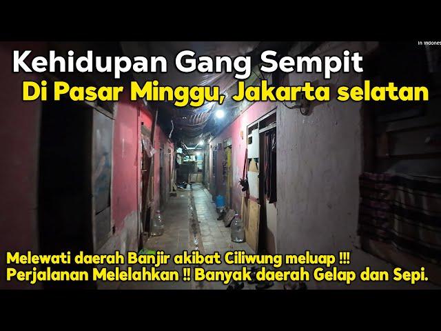 Kehidupan Di Gang Sempit di Pasar Minggu, Jakarta Selatan Di malam Hari