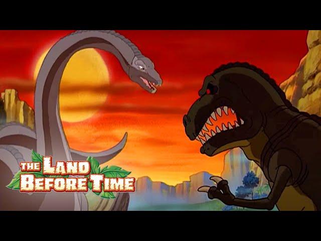 Big dinosaur fights a Sharptooth | The Land Before Time