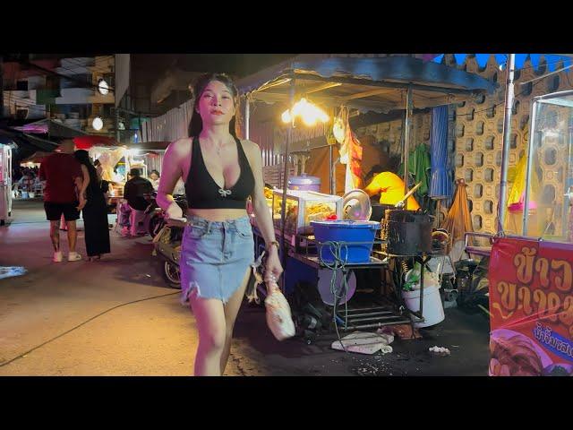 Thailand Pattaya nightlife street scenes. So many pretty freelancers!