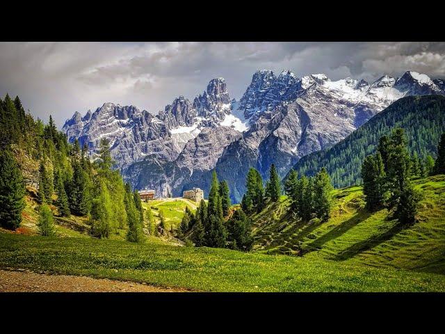 Thru Hiking the Via Alpina Red Trail stage R28 Dürrenstein Hutte Seekofel hutte 12km Italy Austria