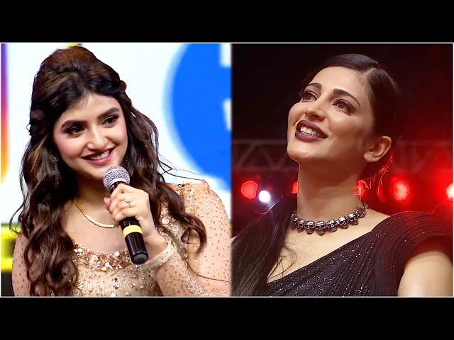 Shruti Haasan Adoring Actress Sreeleela's Cute Winning Speech At South Awards Show