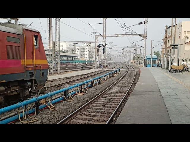 22718 Secunderabad Rajkot Express departure from Vadodara junction.