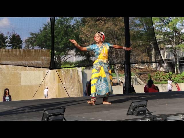 Subhalakshmi: Angikam Bhuvanam Yasya at Vindalou Louisville's spiciest festival India day 2016