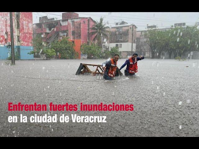 Enfrentan fuertes inundaciones en la ciudad de Veracruz