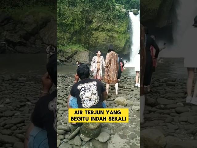 momen lucu ketika teman ku melihat pemandangan indah di air terjun ‼️ #lucu #ngakak #kocak #teman