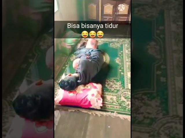 Bisa ya, banjir kayak gitu masih tidur aja.