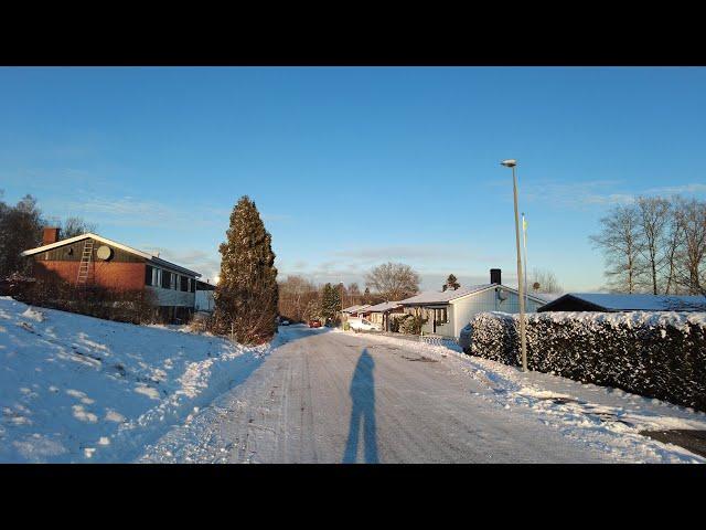 Swedish winter walk on crunchy snow in the village Berghem [4K 60fps, stereo]