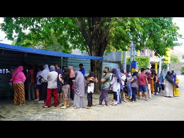 GEROBAK BELUM DATANG YANG ANTRI SUDAH PANJANG!! Bakso Pak War yang Viral di Surabaya