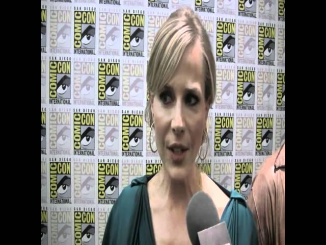 No Ordinary Family - Season 1: Comic-Con 2010 Exclusive: Julie Benz