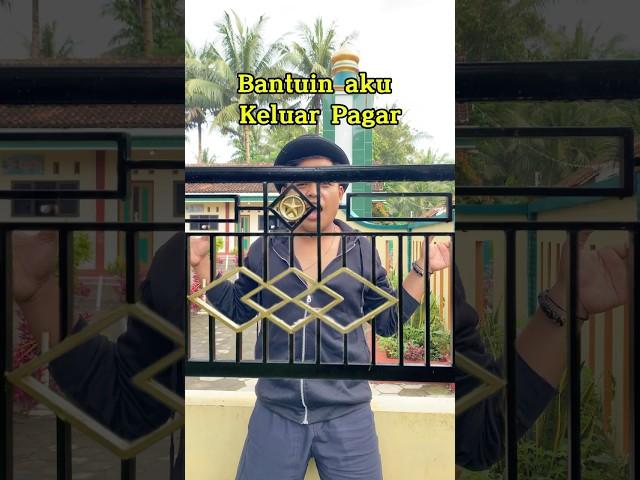 Bantuin aku yang kesangkut di pagar #sulap #magic #sihir #shortvideo