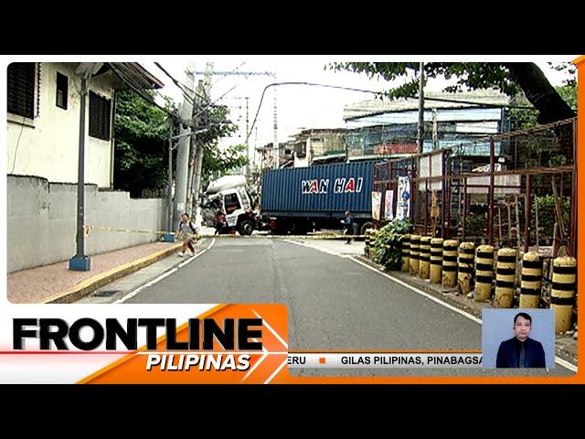 Trailer truck, tumirik sa intersection, nagdulot ng matinding traffic | Frontline Pilipinas