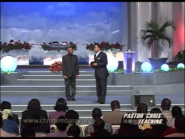 Pr. Chris Oyakhilome - Entronizado